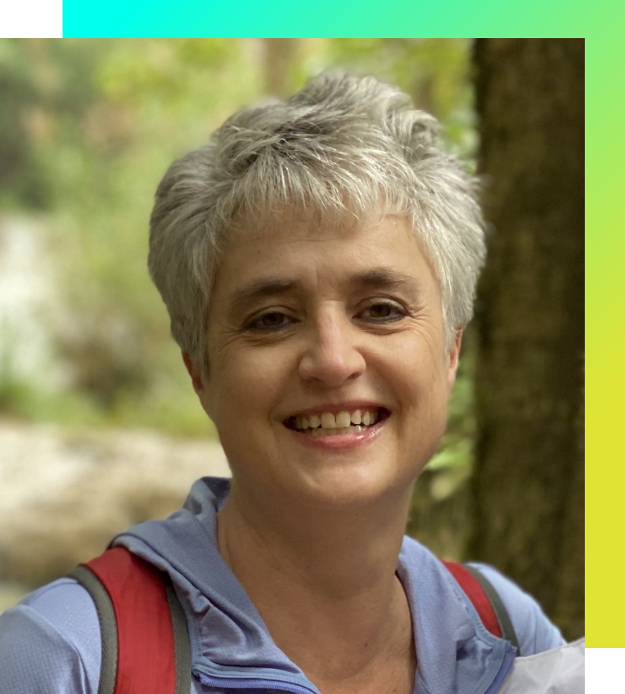 Headshot of Suzanne Simons, Power Talk speaker for LITERACY FOR ALL: The National Institute, Carnegie Learning ELA educator conference